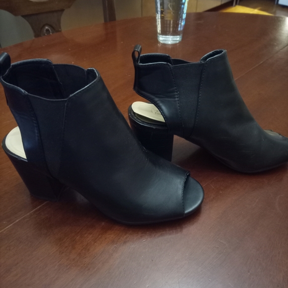 Denver Hayes Black Peep-Toe Ankle Booties - Picture 2 of 6
